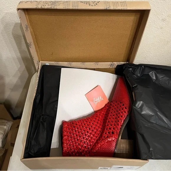 Free People In The Loop Woven Ankle Boots Flame Red Leather Size 37 NIB - Picture 3 of 9